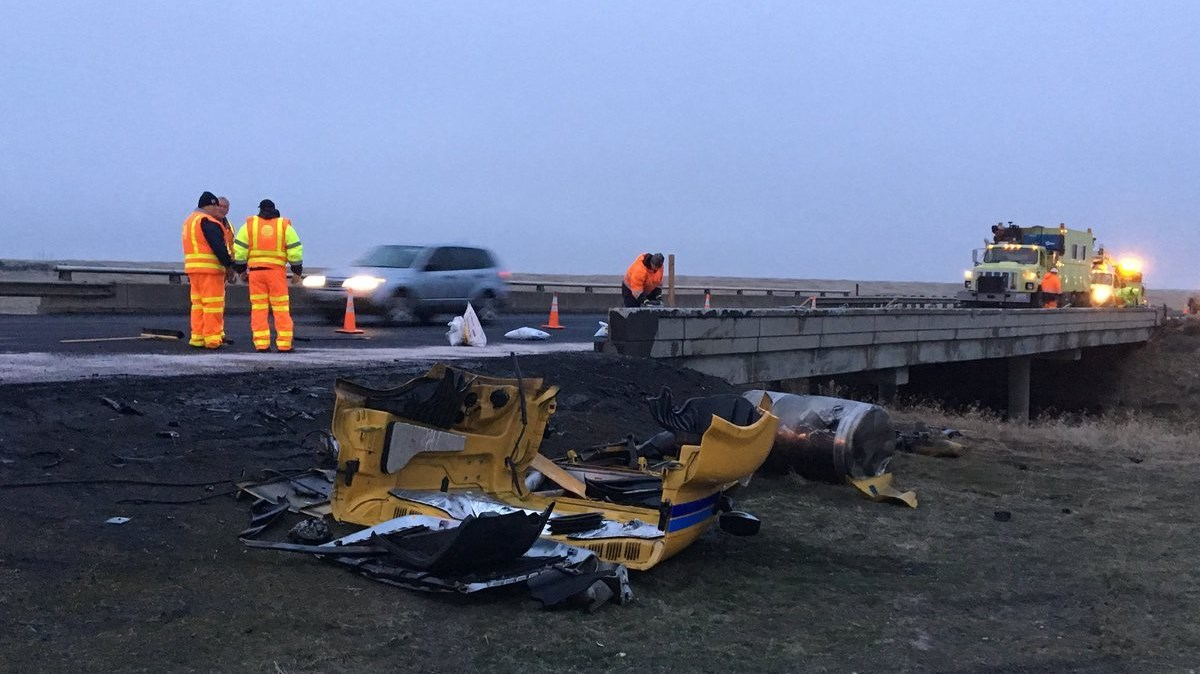 Semi crash partially blocks EB lanes of I90 near Sprague